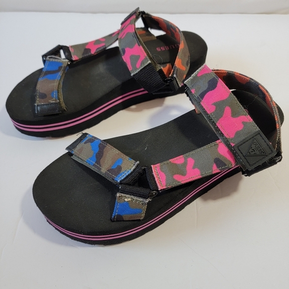 Guess Women's Avin Strappy Platform Sandals Sz 7 Camo Casual Y2K Outdoor Comfy - Picture 3 of 10